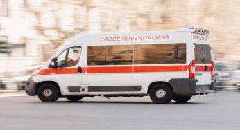 Malore alla guida, forse per il caldo: uomo si accascia sul volante e muore