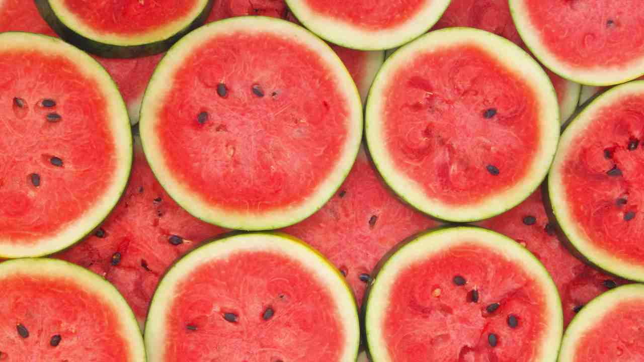 Anguria fa ingrassare? Calorie e valori nutrizionali Anguria fa ingrassare? Calorie e valori nutrizionali