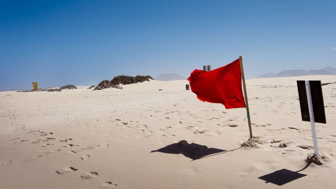 Fare bagno con bandiera rossa legale