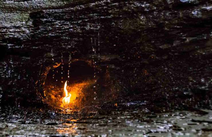 Cascata fiamme eterna leggende