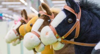 Hobbyhorsing, come funziona il nuovo sport in Finlandia che tutela gli animali