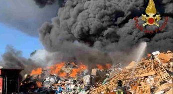 Incendio a Ciampino, i residenti costretti a tenere le finestre chiuse