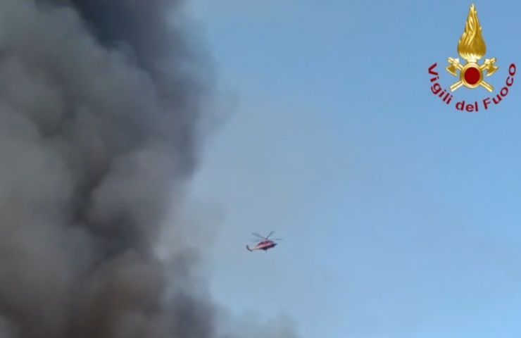 Incendio a Ciampino produce grossa nube tossica