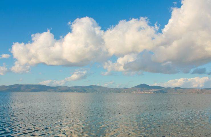 Lago ragazzo si tuffa pedalò non riemerge