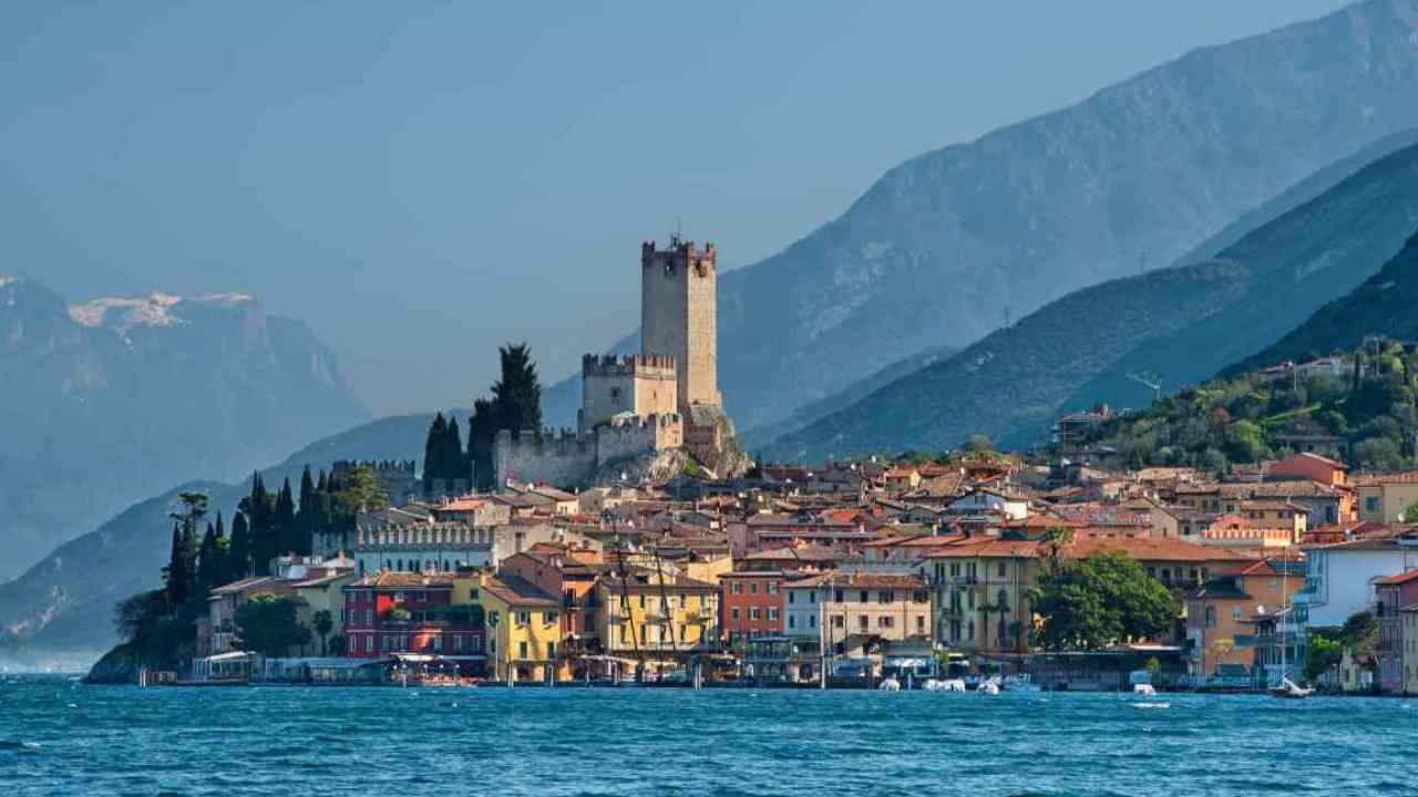 Malcesine messaggio trovato bottiglia Lago Garda