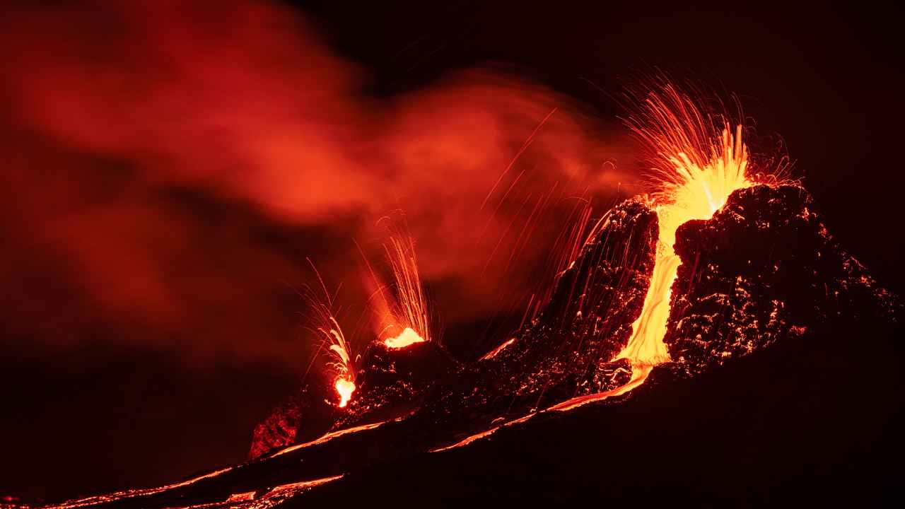 Islanda vulcano erutta lava aggiornamenti