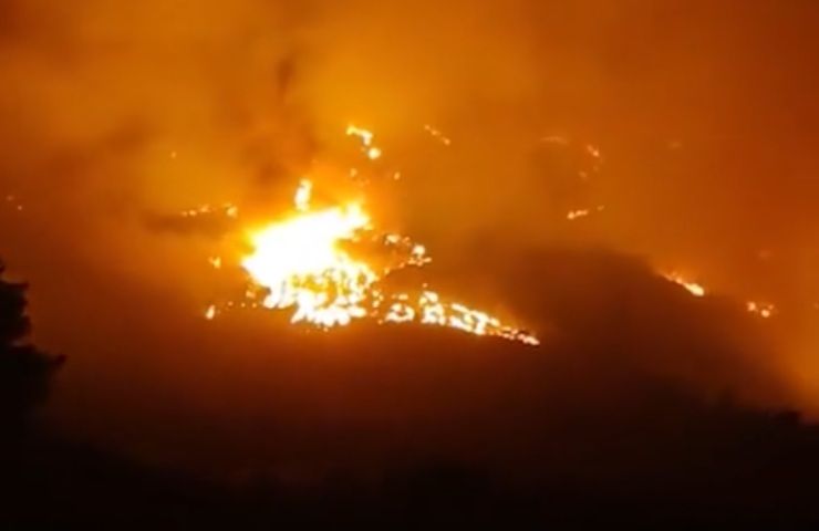 Gli Incendi a Rodi e Corfù sono dolosi, migliaia gli sfollati