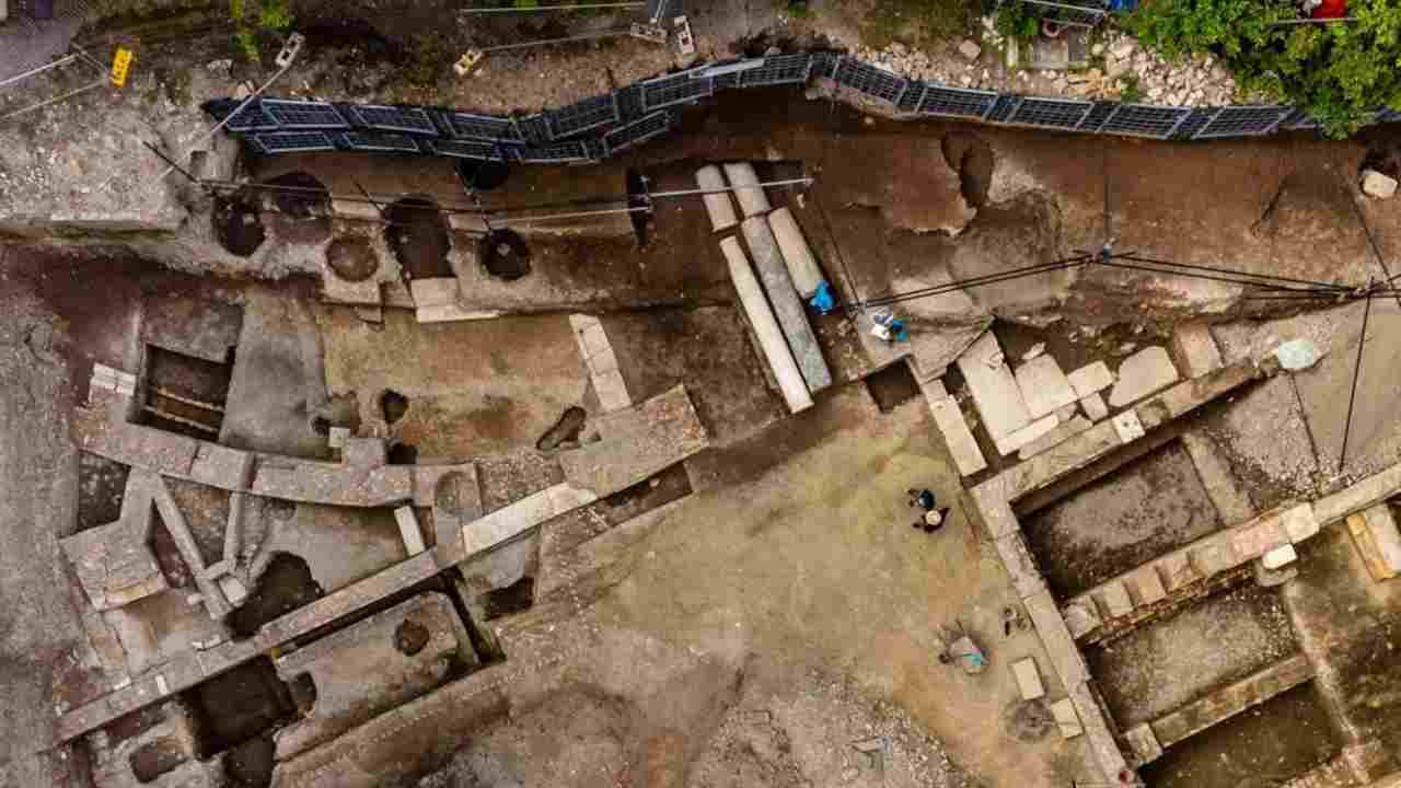 Scavo archeologico Roma San Pietro antico teatro Nerone