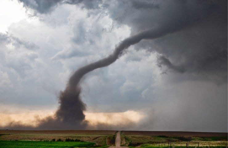 Come comportarsi con un tornado per non restare feriti