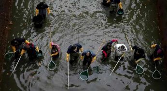 Prosciugano il canale e ciò che trovano all’interno è sconcertante