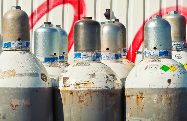 causa esplosione auto ibrida bombole gas