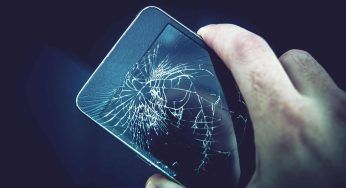 Esplode il cellulare sotto carica: l’orrore scoperto dalla mamma della 14enne