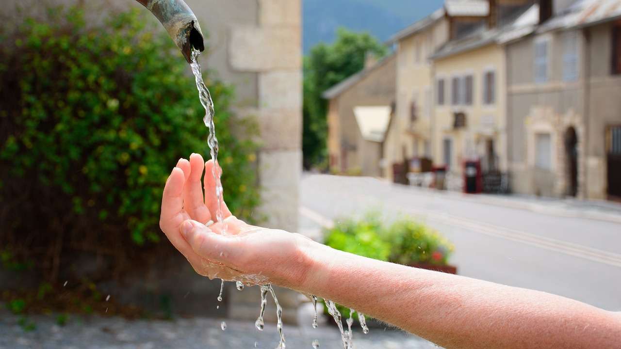 acqua carestia fontana
