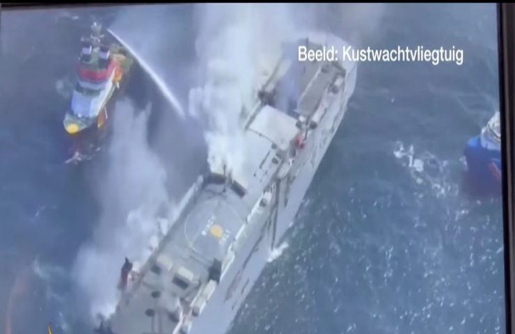 incendio a bordo nave panamense trasporto veicoli elettrici