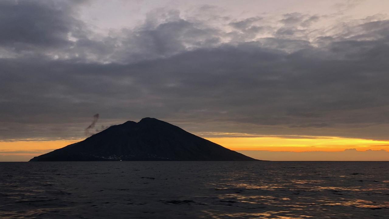 smart island stromboli