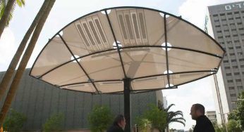 Questa tenda oltre a tenere al riparo di giorno, accumula energia solare