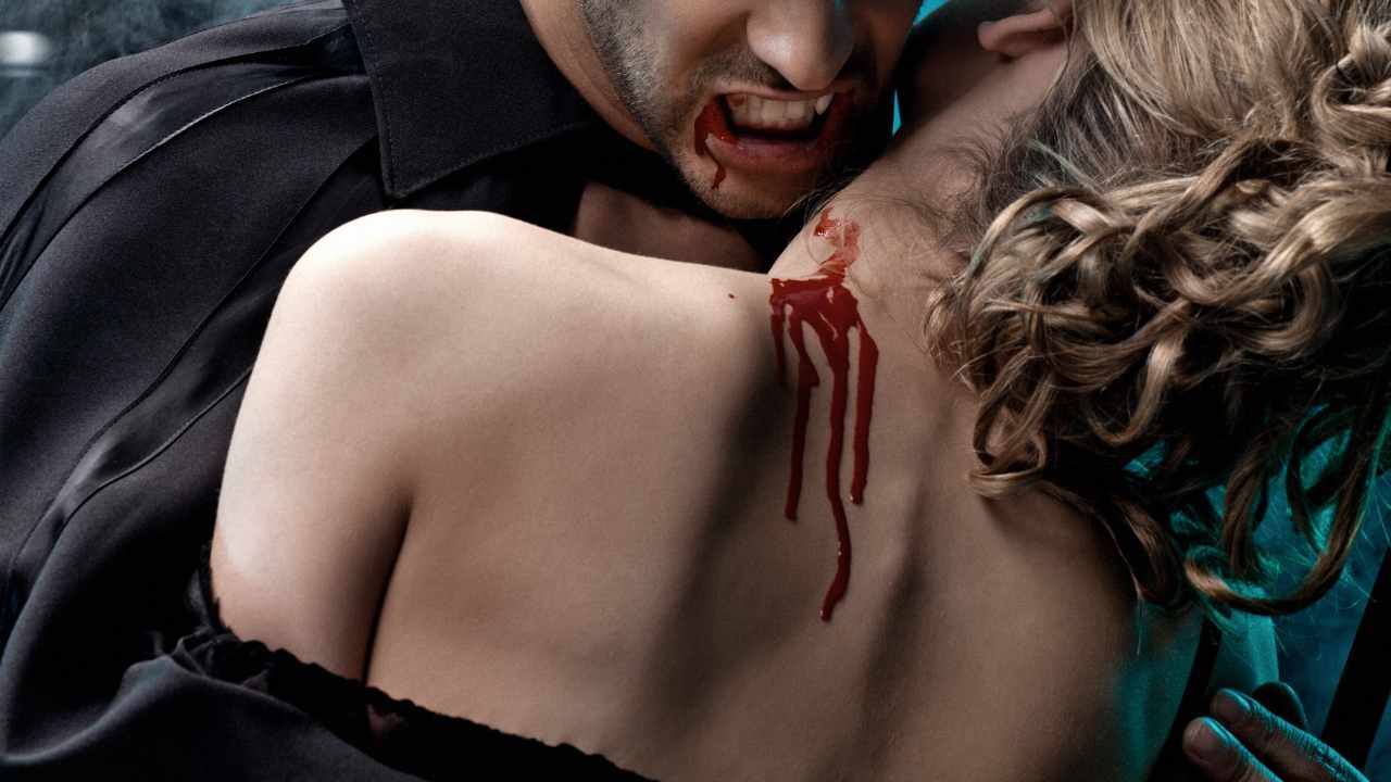 vampiro succhia sangue