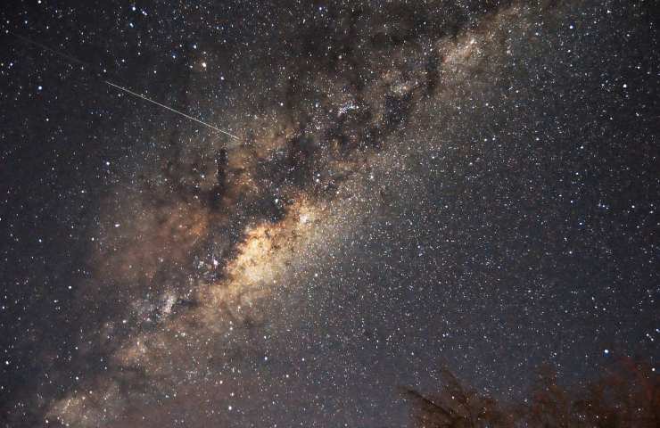 stelle cadenti meteore bruciano atmosfera terra