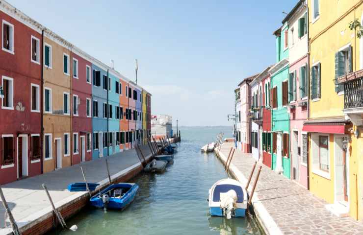 Burano pescatori catturano serpente mare