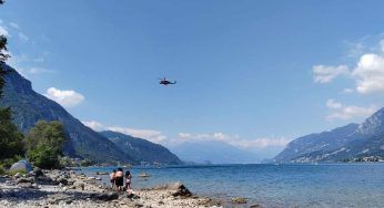 Lago di Como, soccorsi alla ricerca del ragazzo caduto in acqua: si teme il peggio