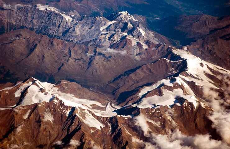 Dati Greenpeace emergenza climatica scioglimento ghiacciai