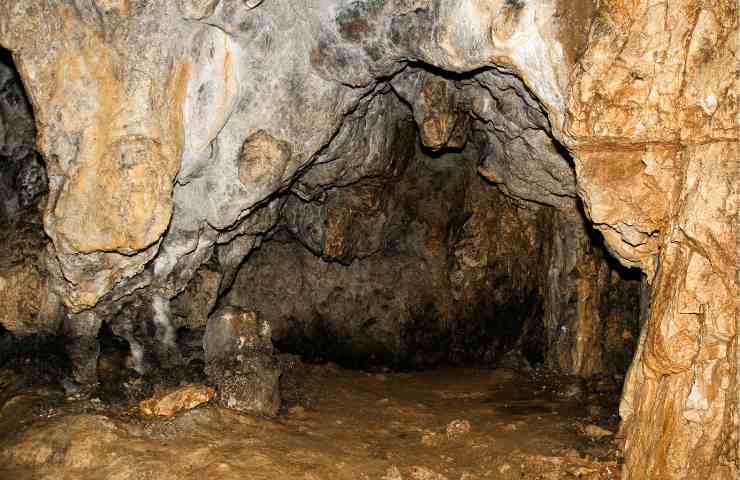 Grotta di 16mila anni fa scoperta con reperti fantastici al suo interno