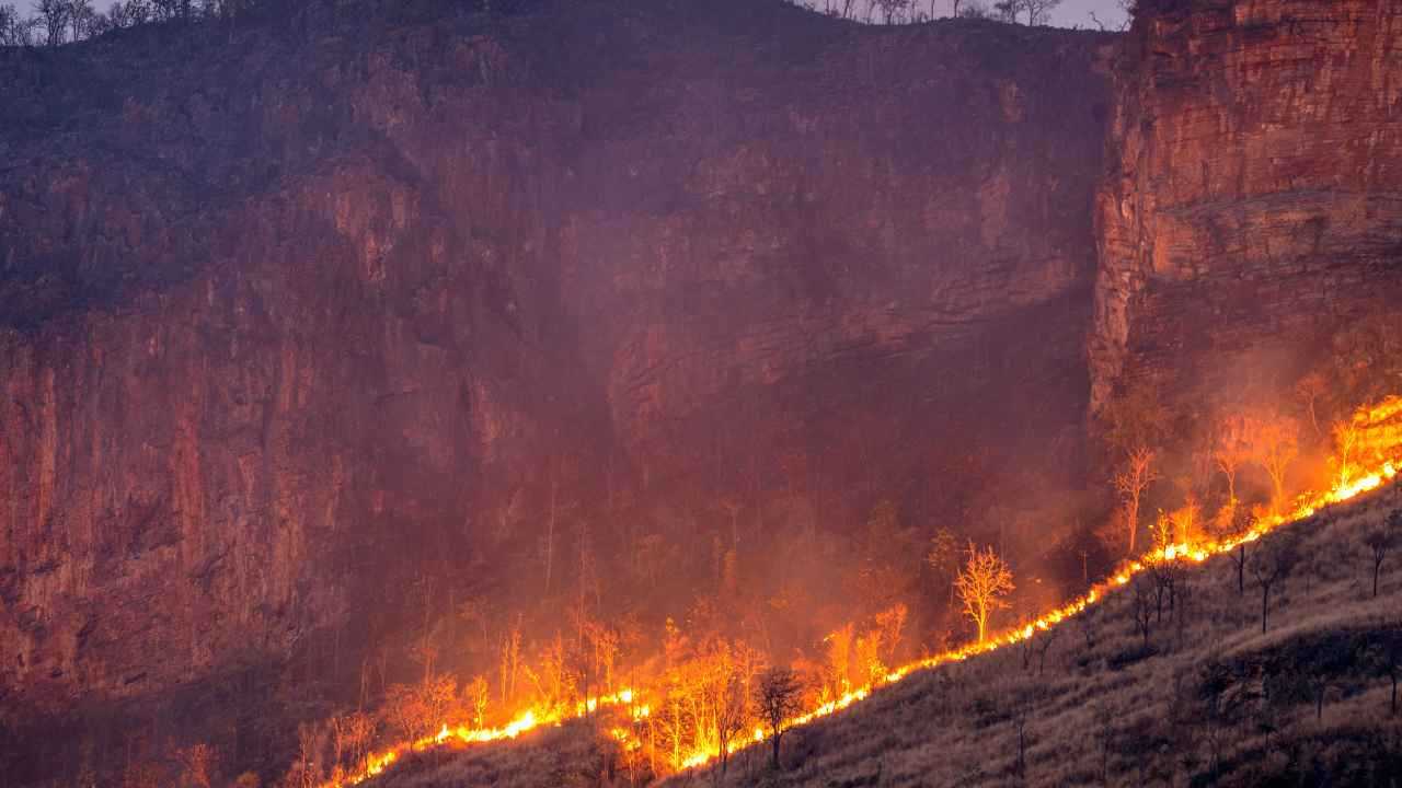 Enna incendio Rocca Cerere vigili del fuoco