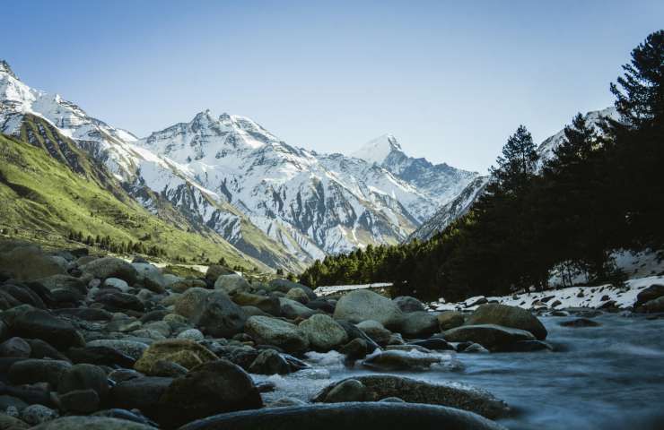 Gocce acqua intrappolate minerali Himalaya