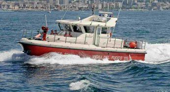 Attimi di terrore nel pomeriggio: nave prende fuoco e affonda