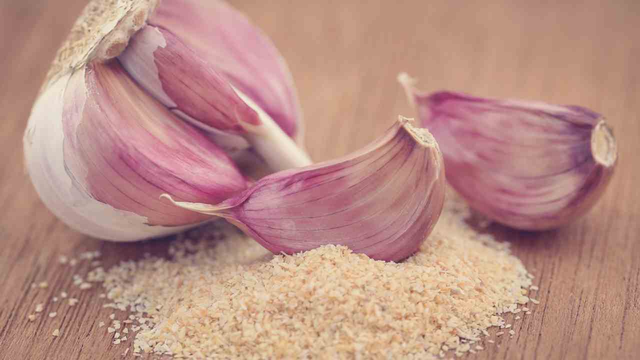 Aglio in polvere perché è molto utile metterlo accanto alle porte