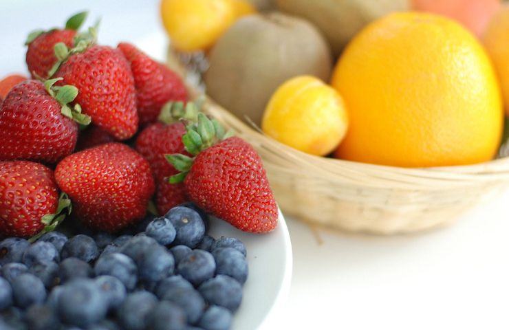 frutta matura e vermi contaminazione 