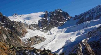 I ghiacciai si ritirano e riaffiora l’impensabile: dagli scarponi alle bombe