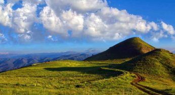 Montagna si spacca in due a causa di un oggetto non identificato: accade in Cina
