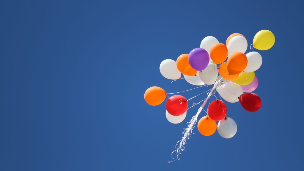 palloncini elio dispersione microplastiche ambiente