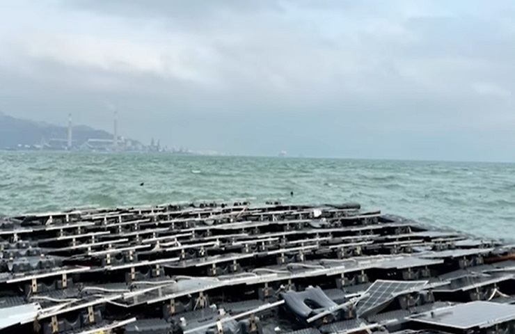 Pannelli solari trovati mare Hong Kong