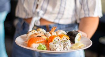 Pesce di Fukushima: il Primo Ministro giapponese lo mangia per dimostrare che sia sicuro