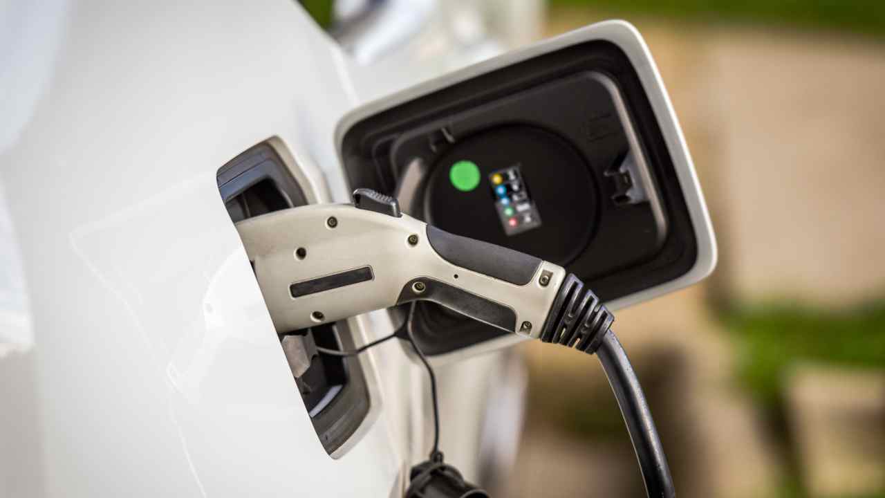 Cina produttori auto elettriche problemi