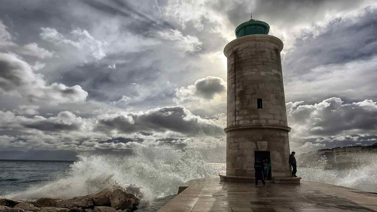 faro Danimarca arretrato dal mare