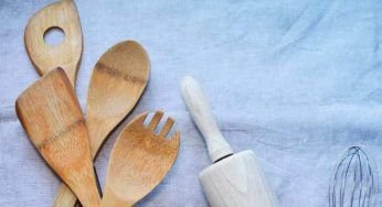 Mestoli in legno: i segreti naturali per pulirli al meglio (non lasciando tracce di sporco)