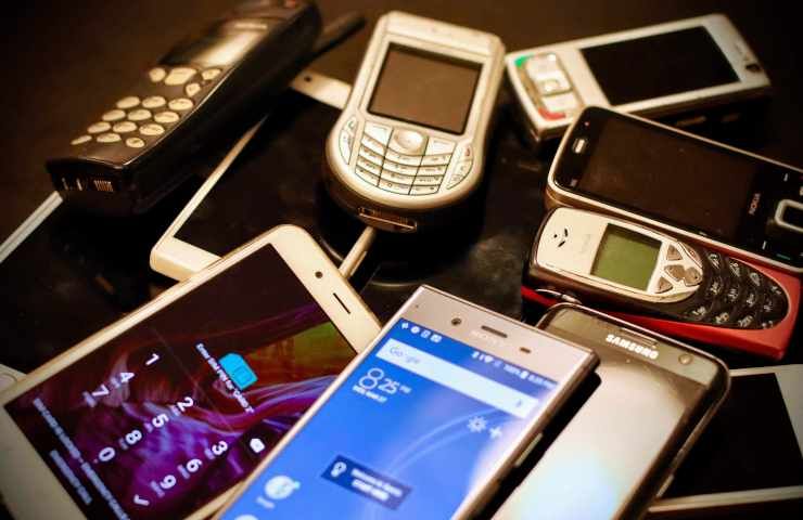 iniziativa riciclo smartphone vecchi Unione Europea