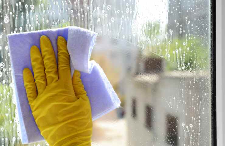 Metodo pulire vetri finestre