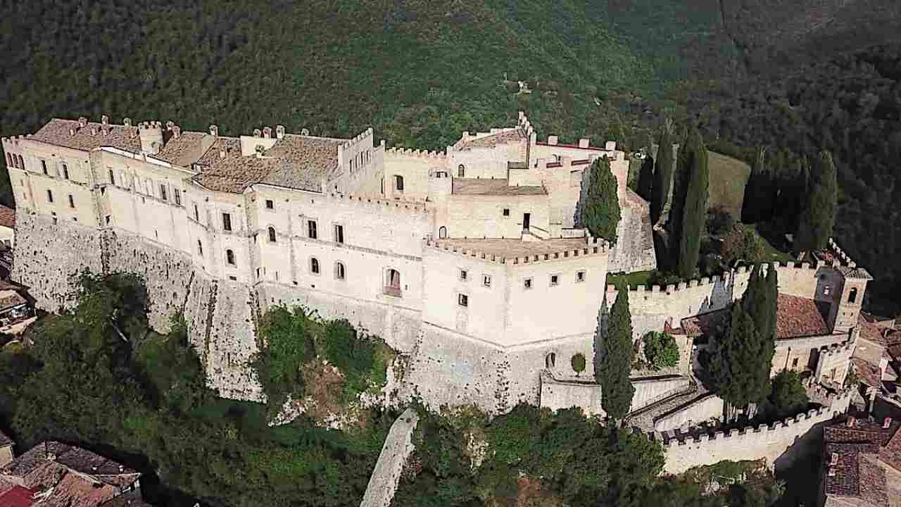 Rocca Sinibalda, il castello in cui è obbligatoria una visita: qual è la sua particolarità