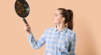 Molti ignorano che si possono pulire i fondi di pentole e padelle così