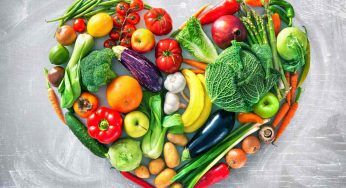 Con questa precisa quantità di frutta e verdura ogni giorno potresti vivere di più: il dottor Franco Berrino ti dice quanto