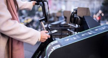 Mobilità sostenibile, città italiane lontane dagli obiettivi europei: la classifica delle “peggiori”