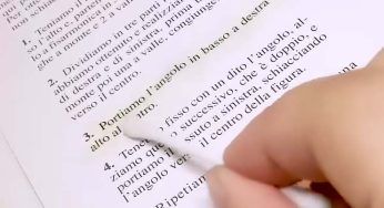 Un goccio di limone e l’evidenziatore scompare: ma funziona davvero?