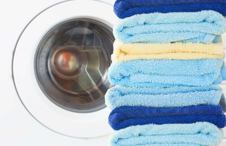 Asciugamani appena lavati e piegati