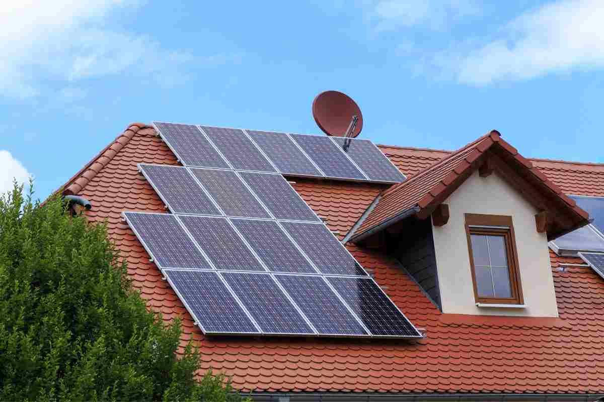 pannelli solari installati sul tetto