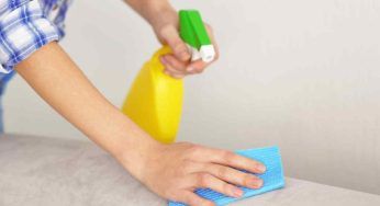 Divano, come creare un detergente fai da te per una pulizia accurata
