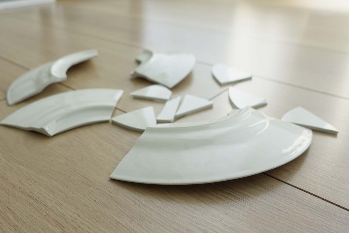 piatto di ceramica rotto